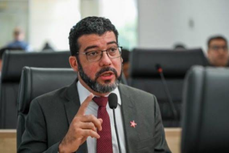 André Kamai cobra solução para falta de água em Rio Branco e se opõe à privatização do saneamento
