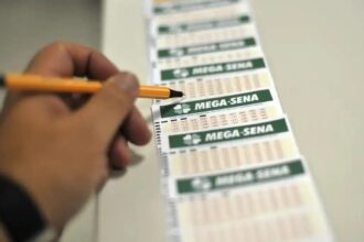Mega-Sena acumula e prêmio chega a R$ 50 milhões; veja os números sorteados Mega-Sena acumula e prêmio chega a R$ 50 milhões; veja os números sorteados