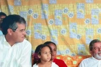 Jorge Viana se emociona ao reencontrar família de amigo e resgata memória de visita histórica com Lula