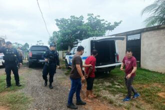 Suspeito é capturado após roubar carro, ferir vítima com faca e fugir em alta velocidade na fronteira