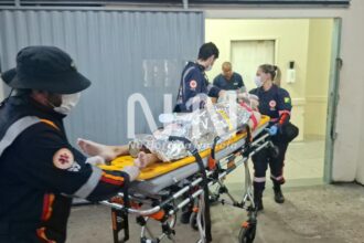 Adolescente de 15 anos é retirado de piscina em parada cardiorrespiratória e levado ao PS em estado grave Adolescente de 15 anos é retirado de piscina em parada cardiorrespiratória e levado ao PS em estado grave