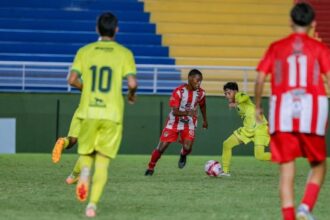 Santa Cruz supera Galvez, mantém invencibilidade e garante vaga nas semis do Estadual Sub-17