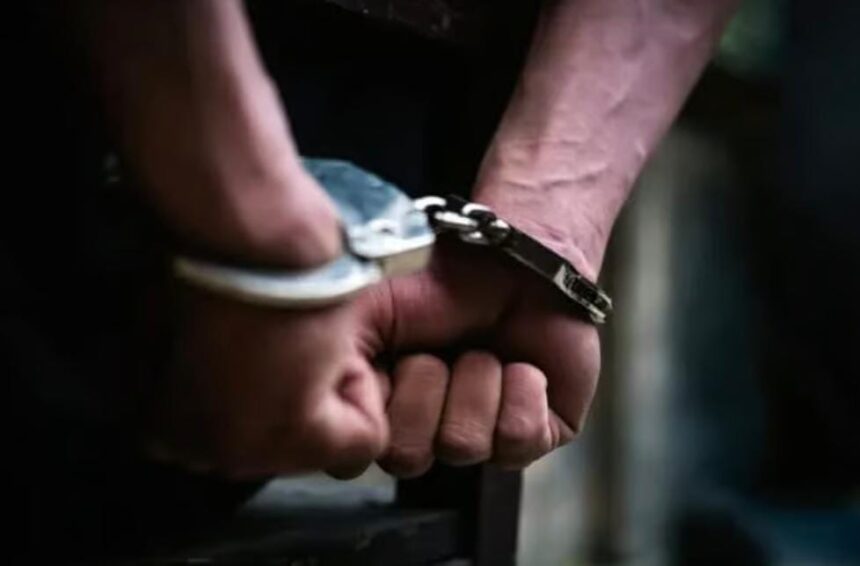 Homem é preso por agredir e ameaçar ex-companheira com faca em Cruzeiro do Sul Homem é preso por agredir e ameaçar ex-companheira com faca em Cruzeiro do Sul