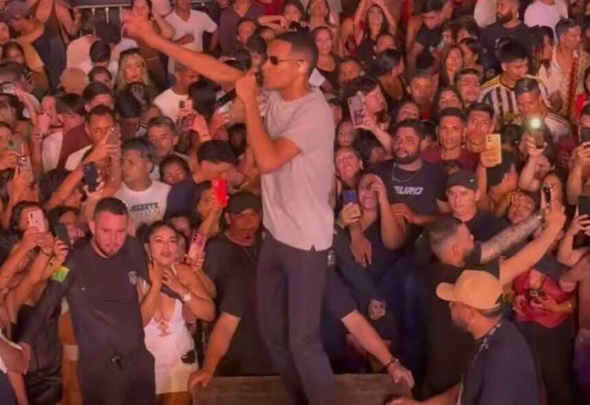 Netto Brito se emociona com multidão em Feijó e encerra 27º Festival do Açaí com chave de ouro Netto Brito se emociona com multidão em Feijó e encerra 27º Festival do Açaí com chave de ouro