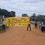 Estudantes e moradores realizam manifestação pacífica por melhorias em ramais e transporte escolar em Capixaba Estudantes e moradores realizam manifestação pacífica por melhorias em ramais e transporte escolar em Capixaba