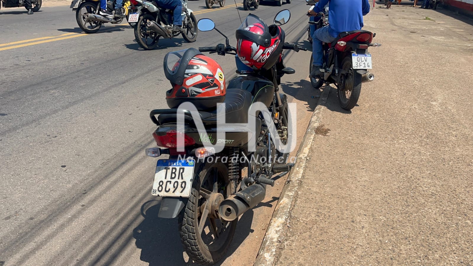 Motorista de aplicativo fica ferido após ser atingido por fio de internet derrubado por caminhão em Rio Branco Motorista de aplicativo fica ferido após ser atingido por fio de internet derrubado por caminhão em Rio Branco