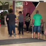 Parte da fachada desaba na entrada do Via Verde Shopping em Rio Branco; sem feridos