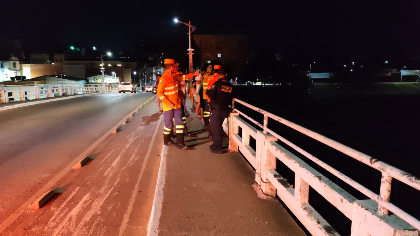 Homem se joga de ponte e desaparece nas águas do Rio Acre, em Rio Branco