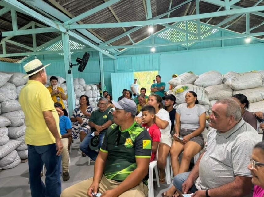Bocalom visita Coopercintra em Cruzeiro do Sul e aposta em cooperativismo para gerar renda no Acre Bocalom visita Coopercintra em Cruzeiro do Sul e aposta em cooperativismo para gerar renda no Acre