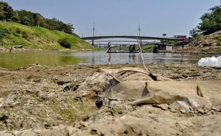 Rio Acre segue em baixa e marca 2 metros neste sábado em Rio Branco