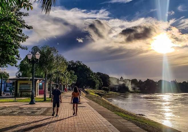 Sábado de calor intenso e tempo seco em todo o Acre Sábado de calor intenso e tempo seco em todo o Acre