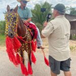 Após viagem de um dia inteiro pelo rio, produtor rural chega à cavalgada da ExpoTarauacá