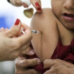 Ministério da Saúde alerta para vacina contra sarampo e reforça campanha até terça-feira Ministério da Saúde alerta para vacina contra sarampo e reforça campanha até terça-feira
