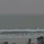 Mulher de 39 anos morre após ser atingida por raio na Praia do Sonho, em Palhoça (SC)