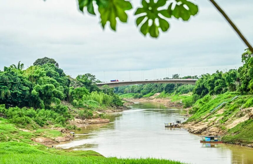 Rio Acre baixa para 1,83 m em Rio Branco e segue muito abaixo da cota de alerta