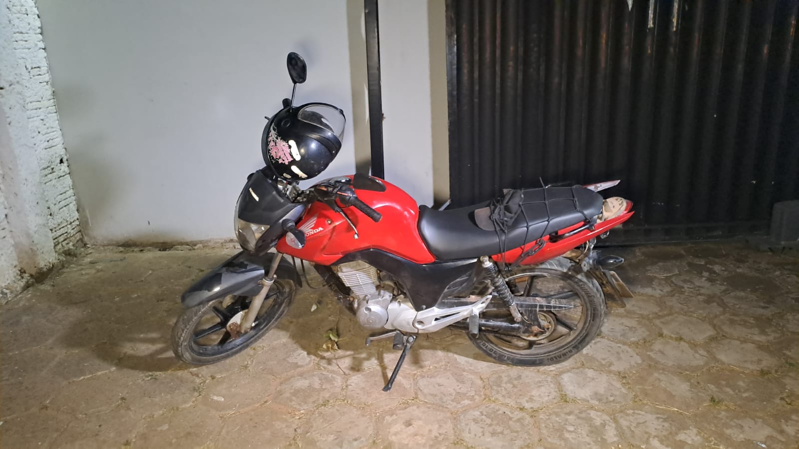 Dupla é baleada após fugir em moto roubada e apontar arma para policiais em Rio Branco