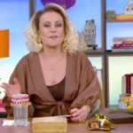 Ana Maria Braga detona acarajé no Mais Você: ‘Duro que nem pedra’ Ana Maria Braga detona acarajé no Mais Você: ‘Duro que nem pedra’