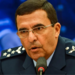 Ex-comandante da FAB retruca Flávio e nega fazer campanha para Lula