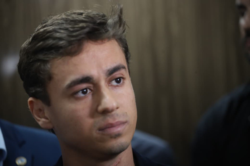 TRE manda X explicar por que perfil de Nikolas Ferreira ficou fora de lista de contas restringidas