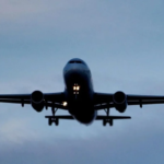 Funcionário morre atropelado por avião em aeroporto no Canadá