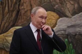 Putin manda reconstruir armazéns comerciais atingidos pela Ucrânia Putin manda reconstruir armazéns comerciais atingidos pela Ucrânia