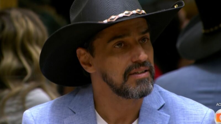 Ex-BBB Alberto Cowboy expõe convite para participar da Fazenda 18 e revela: 'Aqui fora'