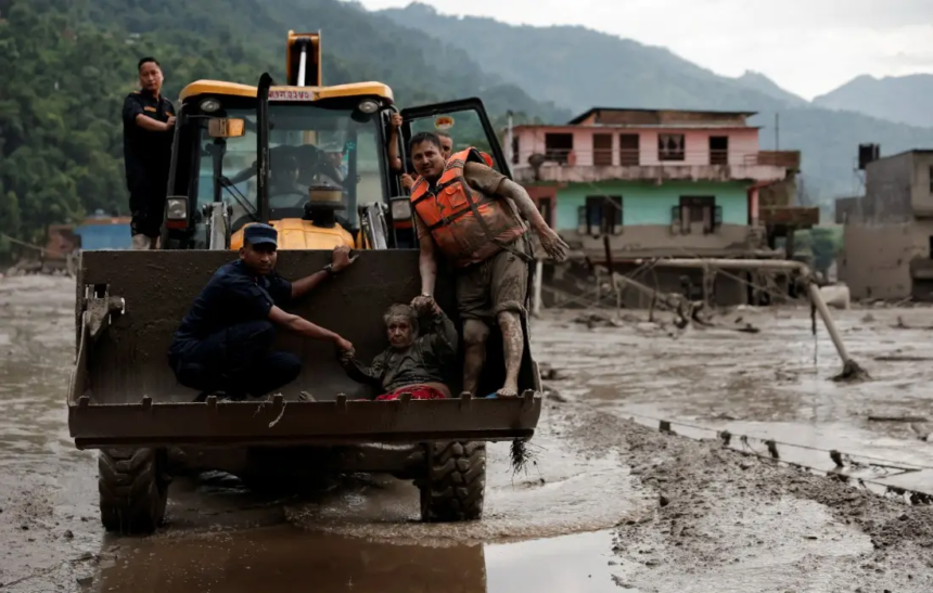 Nepal e China retomam resgate; número de mortos ultrapassa 500 Nepal e China retomam resgate; número de mortos ultrapassa 500