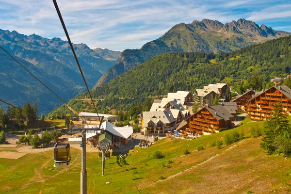 Acidente com teleférico nos Alpes franceses deixa 23 feridos Acidente com teleférico nos Alpes franceses deixa 23 feridos