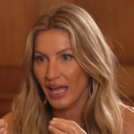 Quase 30 anos depois, revelado quem colocou caco de vidro no sapato de Gisele Bündchen Quase 30 anos depois, revelado quem colocou caco de vidro no sapato de Gisele Bündchen