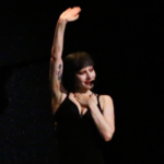 Lady Gaga mãe? Cantora aparece com bebê e enlouquece web