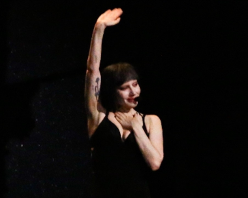 Lady Gaga mãe? Cantora aparece com bebê e enlouquece web