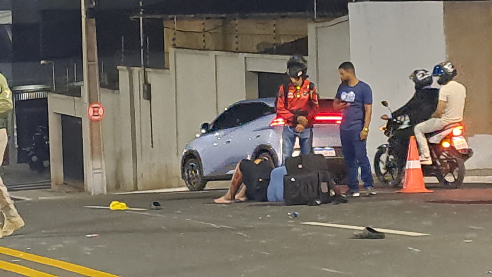 Motoboy atropela catador de latinhas durante travessia no Centro de Rio Branco
