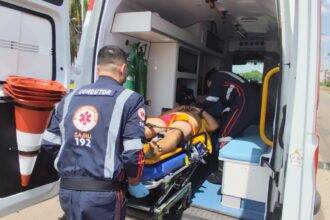 Acidente entre duas motocicletas deixa motorista de aplicativo morto e dois feridos na BR-364, em Rio Branco