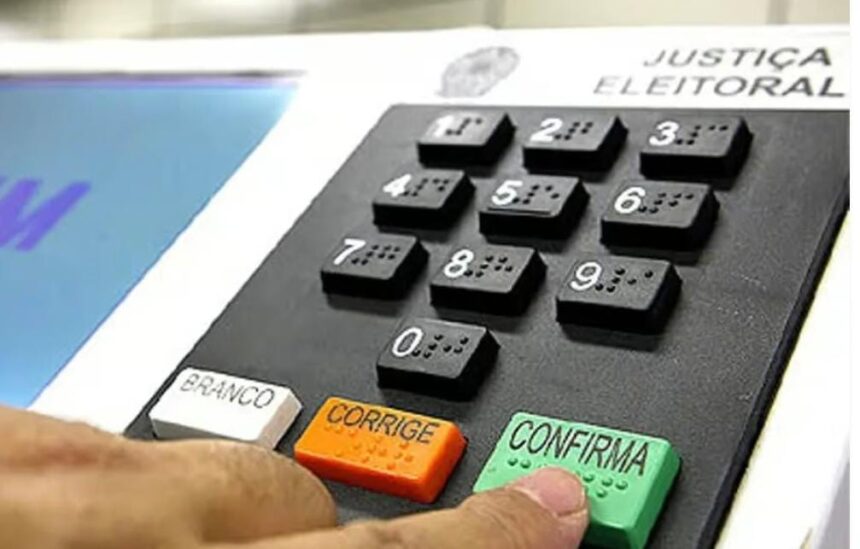 Justiça Eleitoral garante transporte gratuito e urnas mais acessíveis para eleitores com deficiência Justiça Eleitoral garante transporte gratuito e urnas mais acessíveis para eleitores com deficiência