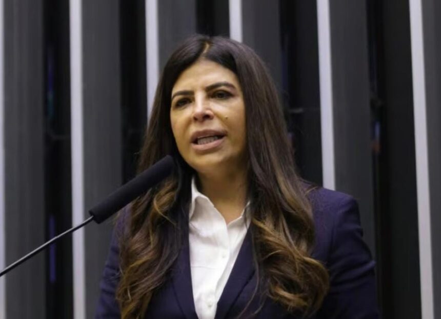 Condenada por peculato, Antônia Lúcia recebe quase R$ 3 milhões do Fundo Eleitoral — maior valor da chapa do MDB no Acre