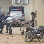 Jovem é morto a tiros durante ataque de criminosos e morre dentro de ambulância do Samu em Rio Branco Jovem é morto a tiros durante ataque de criminosos e morre dentro de ambulância do Samu em Rio Branco