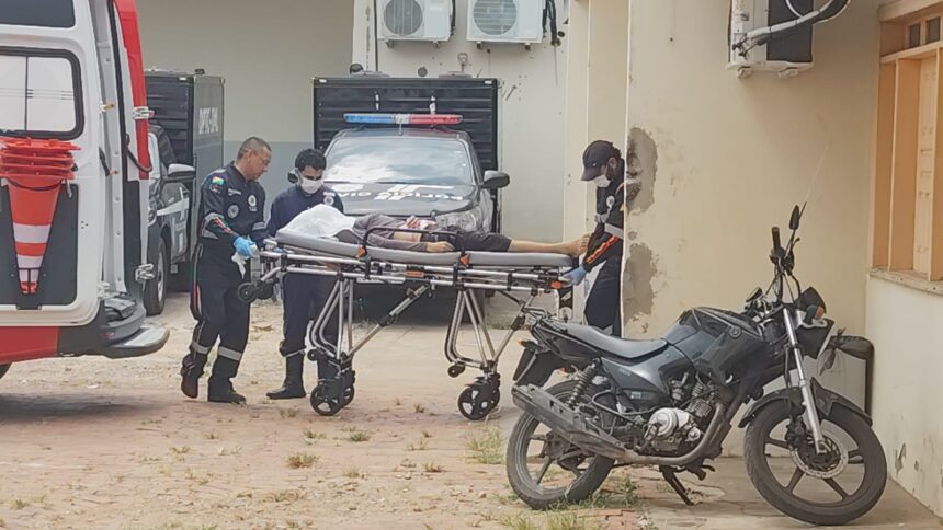 Jovem é morto a tiros durante ataque de criminosos e morre dentro de ambulância do Samu em Rio Branco