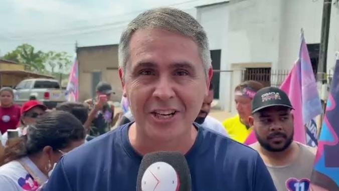 Marcus Alexandre acompanha Mailza Assis em caminhada pelo Calafate e elogia presença nas ruas