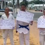 Com calor de 40°C, atletas de taekwondo fazem campanha em semáforo para conseguir ônibus e disputar torneio em RO Com calor de 40°C, atletas de taekwondo fazem campanha em semáforo para conseguir ônibus e disputar torneio em RO