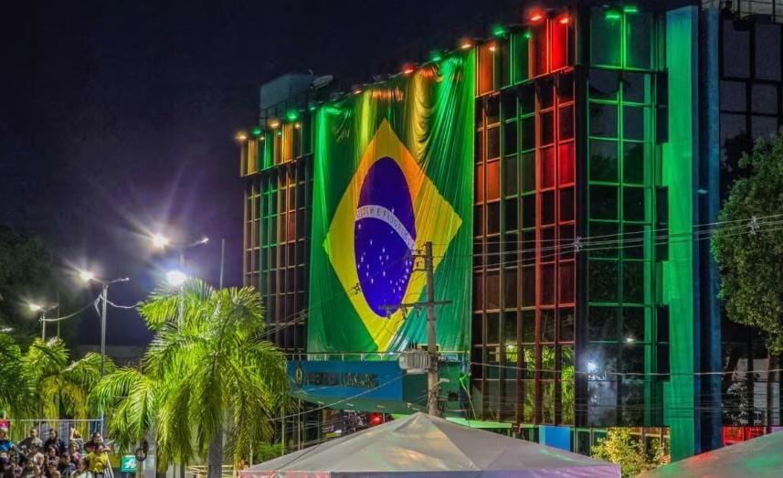 Palácio Rio Branco e Aleac ganham cores do Brasil em iluminação especial no Dia da Independência Palácio Rio Branco e Aleac ganham cores do Brasil em iluminação especial no Dia da Independência