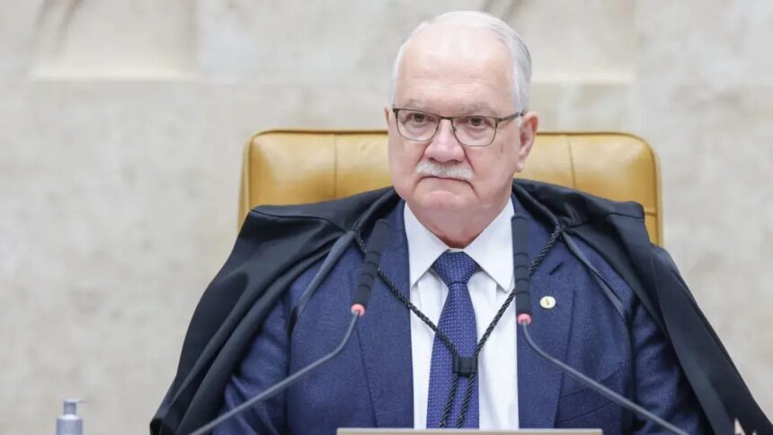 Fachin determina que Mendonça levante sigilo do caso Master, que envolve banqueiro preso e será julgado na terça