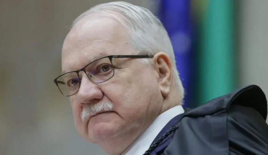 Fachin dá 24 horas para Mendonça levantar sigilo total do caso Master, com ressalva de diligências em curso