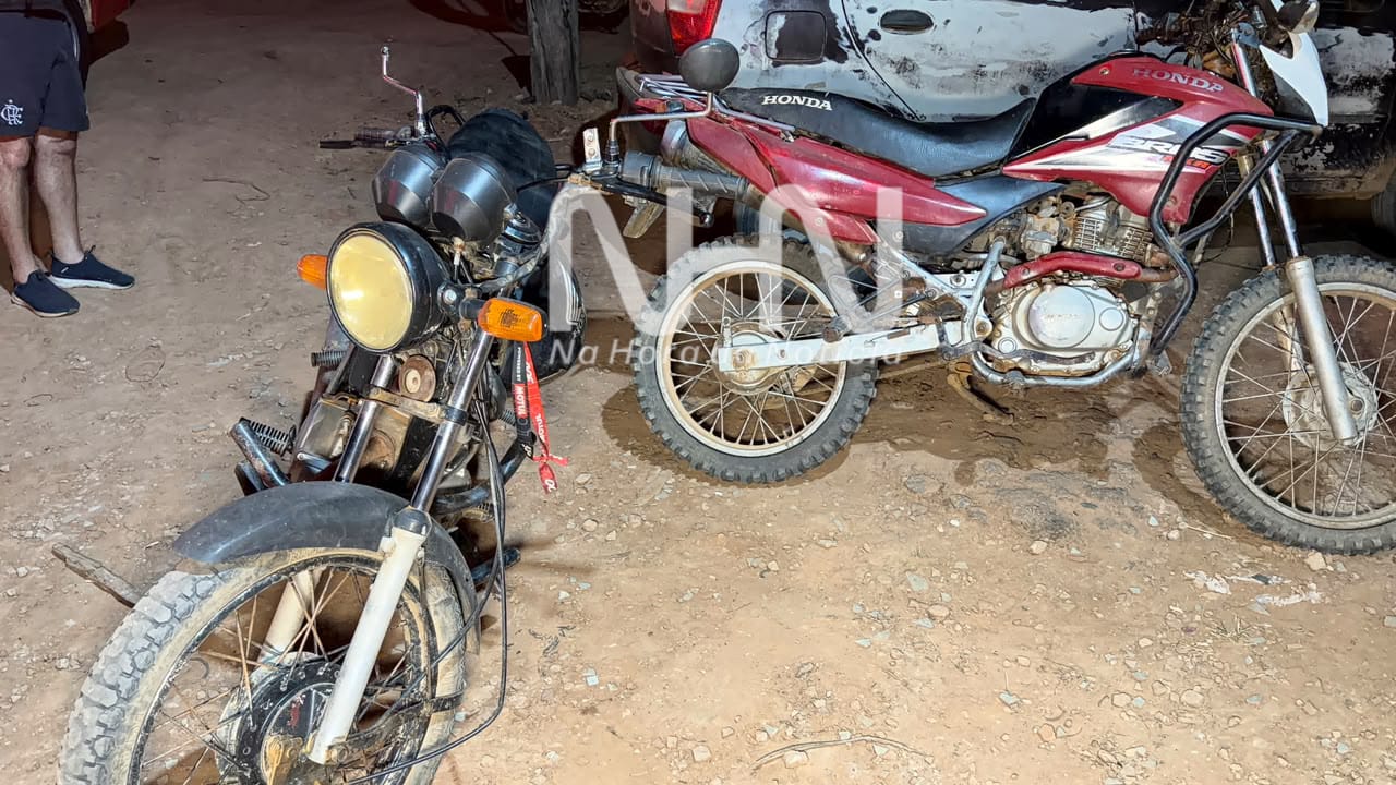 Motociclistas colidem de frente após tentativa de desvio de buraco no Ramal do Mutum Motociclistas colidem de frente após tentativa de desvio de buraco no Ramal do Mutum