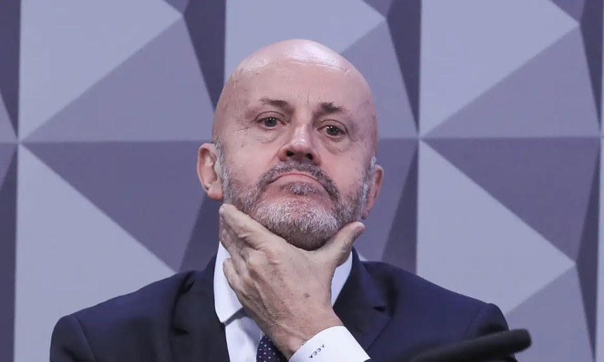 André Mendonça manda soltar filho do 