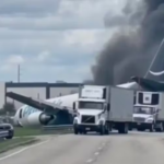 Avião cargueiro da Amazon sai da pista e pega fogo perto de aeroporto de Miami