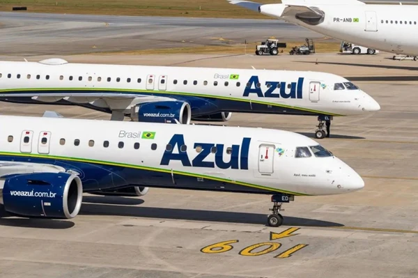 Passageiro chega 10 horas atrasado ao destino após cancelamento de voo e companhia aérea é condenada a pagar indenização Passageiro chega 10 horas atrasado ao destino após cancelamento de voo e companhia aérea é condenada a pagar indenização