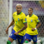 Regra da Fifa impede artilheiro da Seleção em Copa do Mundo de retornar ao futebol brasileiro; entenda Regra da Fifa impede artilheiro da Seleção em Copa do Mundo de retornar ao futebol brasileiro; entenda