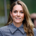 Kate Middleton volta ao hospital onde tratou câncer em visita emocionante Kate Middleton volta ao hospital onde tratou câncer em visita emocionante