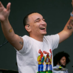 João Gomes faz passagem de som sob chuva no Rock in Rio e atrai fãs: 'Virou show' João Gomes faz passagem de som sob chuva no Rock in Rio e atrai fãs: 'Virou show'