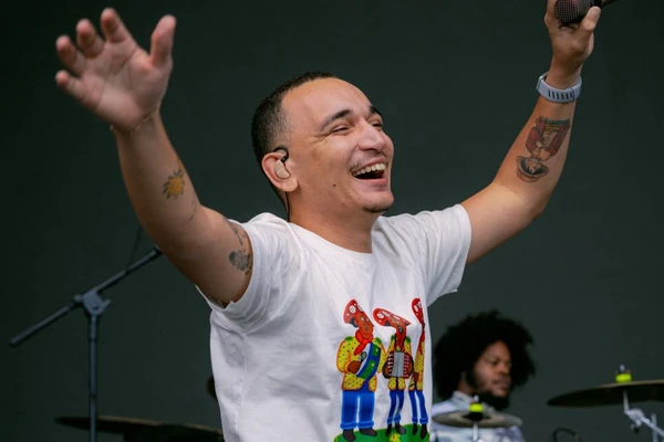 João Gomes faz passagem de som sob chuva no Rock in Rio e atrai fãs: 'Virou show' João Gomes faz passagem de som sob chuva no Rock in Rio e atrai fãs: 'Virou show'
